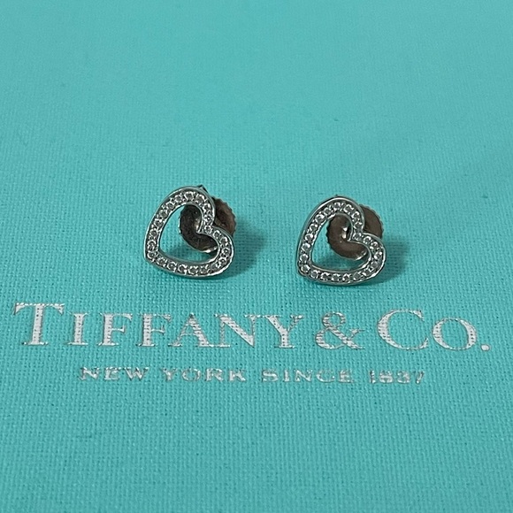 ❌SOLD❌Tiffany white gold diamond metro heart earrings - Picture 4 of 10
